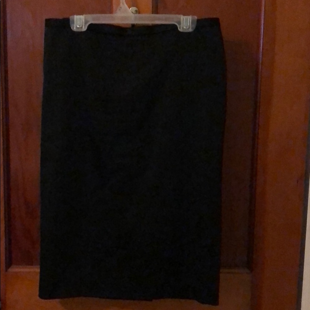 Black BCBG satin pencil skirt 😍😍😍